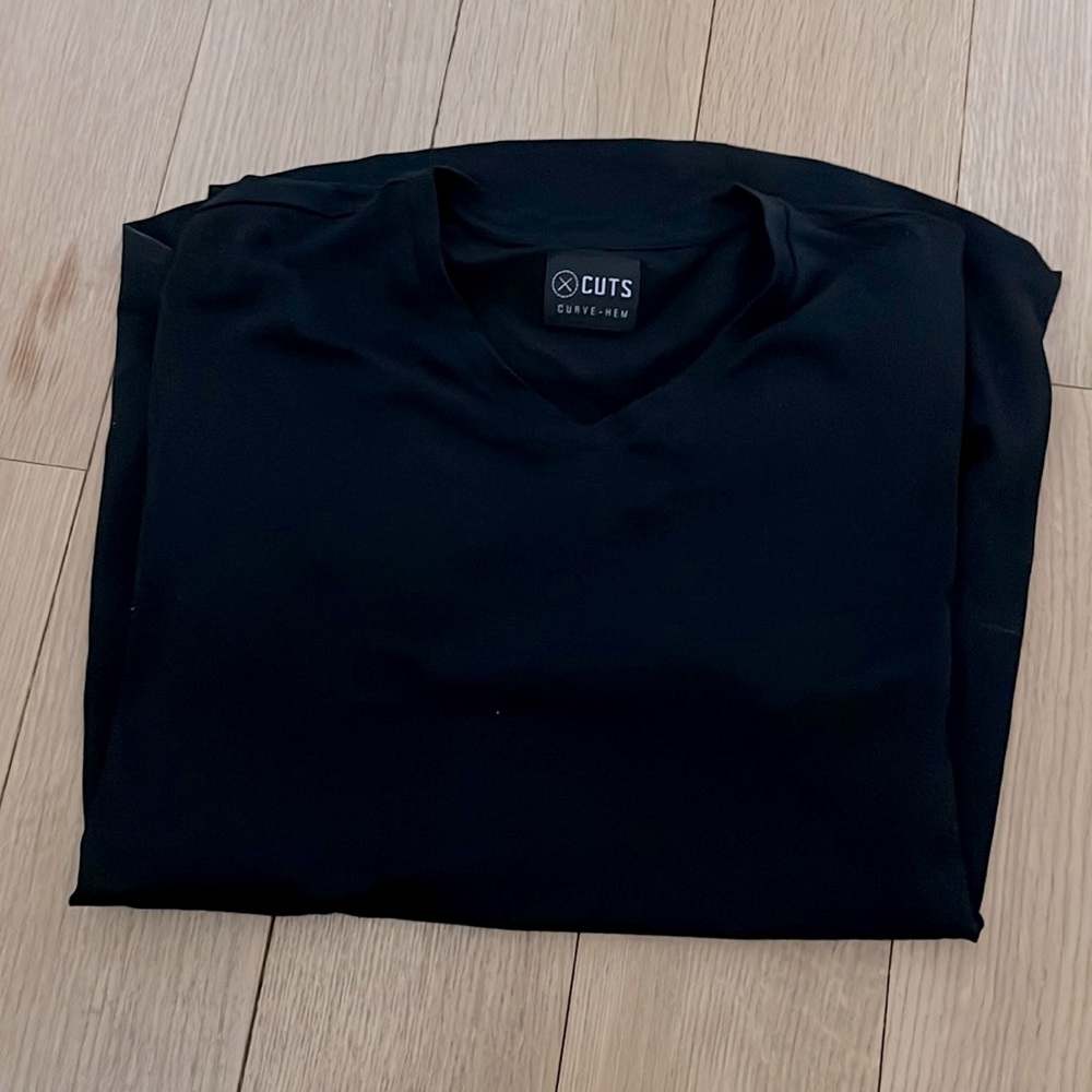 Cuts PYCA Pro SS Vneck Tee Curve Hem - size M
